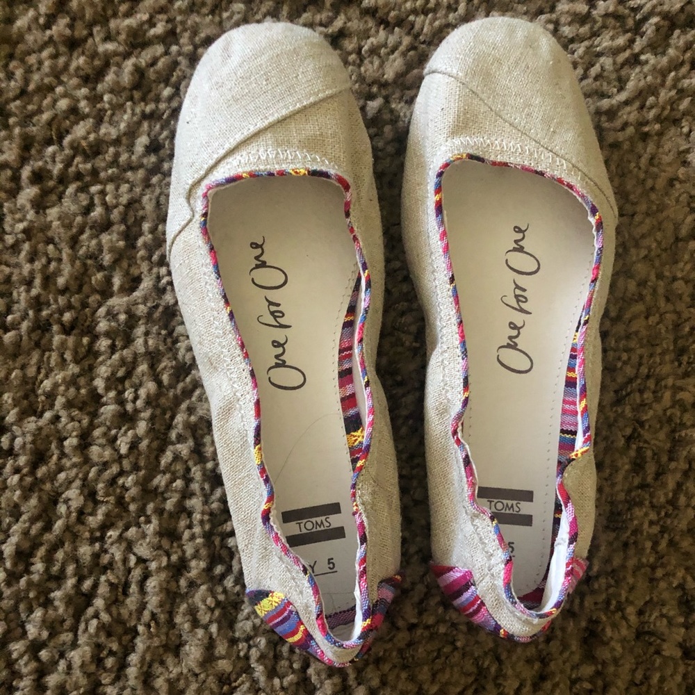 NEW Tom Y5 Canvas Slip on